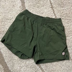 Topo global shorts